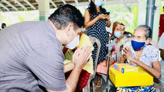 Opposition Leader’s Christmas treat to St. Joseph’s Elders’ House, Thammita, Negombo