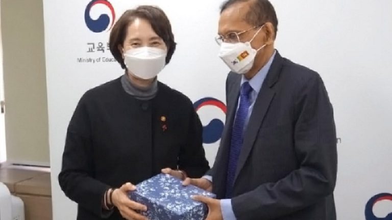 Foreign Minister meets Deputy Prime Minister and Minister of Education of the Republic of Korea in Seoul