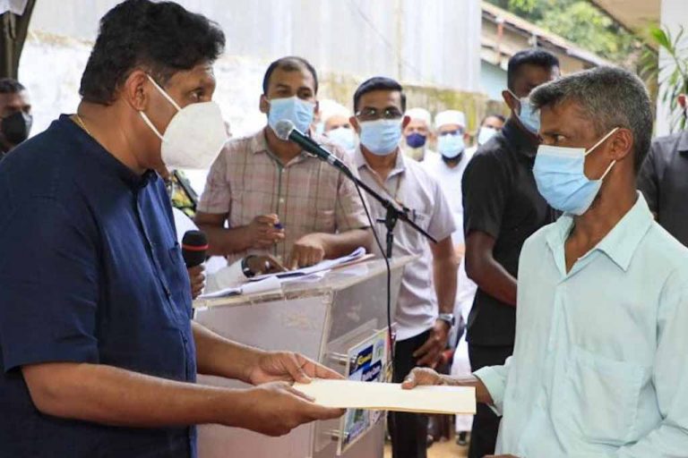 Opposition Leader aids families affected by Kinniya Ferry Accident (VIDEO)