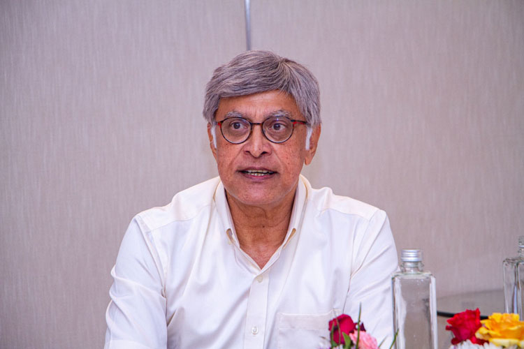 Apparel Industry calls on the Government to resolve forex crisis soon
