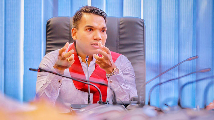 Minister Namal Rajapaksa disapproves blocking social media