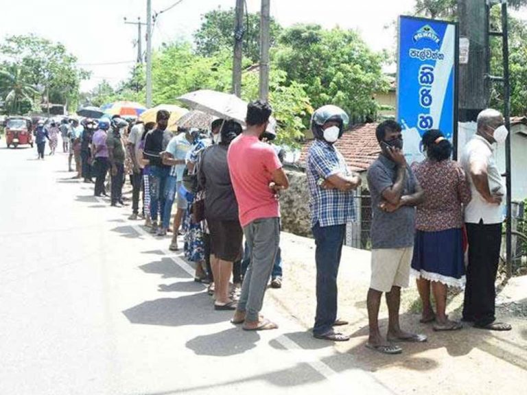 People of Mirihana continue to queue themselves for milk powder despite order