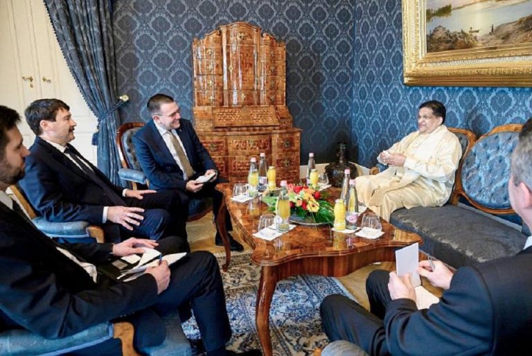 Ambassador Majintha Jayesinghe presents Letters of Credence in Hungary