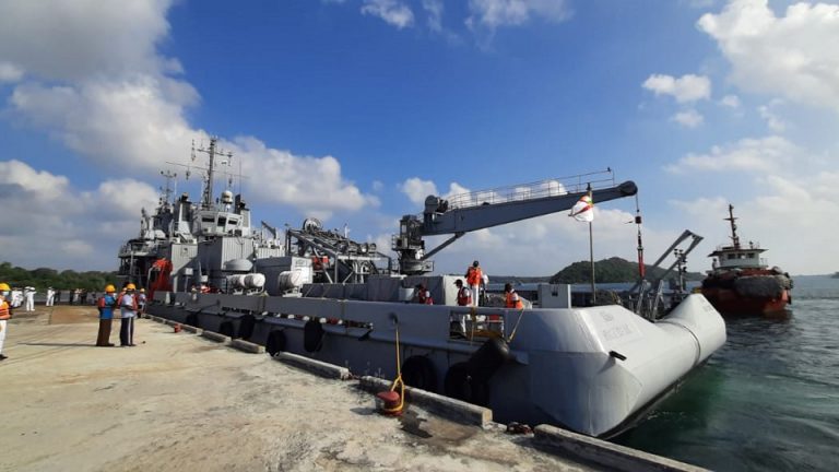 INS Nireekshak visits Trincomalee for SLN Diver Training