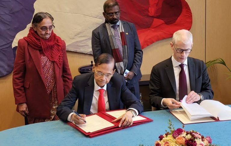 Strengthening Economic relations the focus of several meetings in Paris