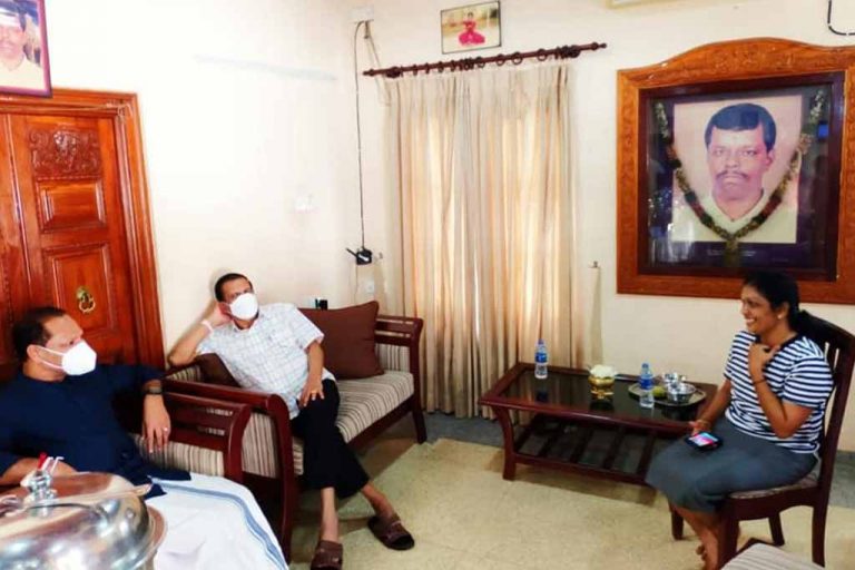 Maithri visits Vijayakala(PHOTOS)
