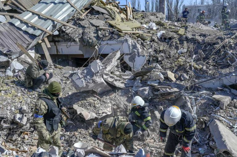 Many countries including the US and Britain request SL to Stand up against Russia