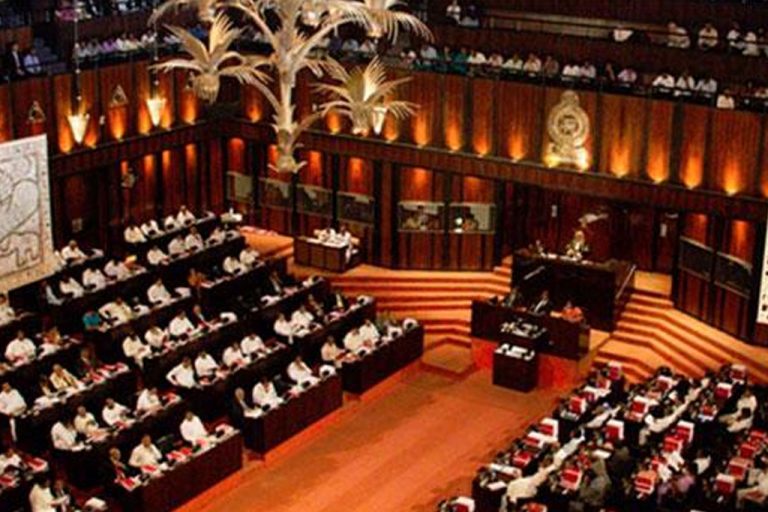 A heated situation occurs in the parliament(VIDEO)