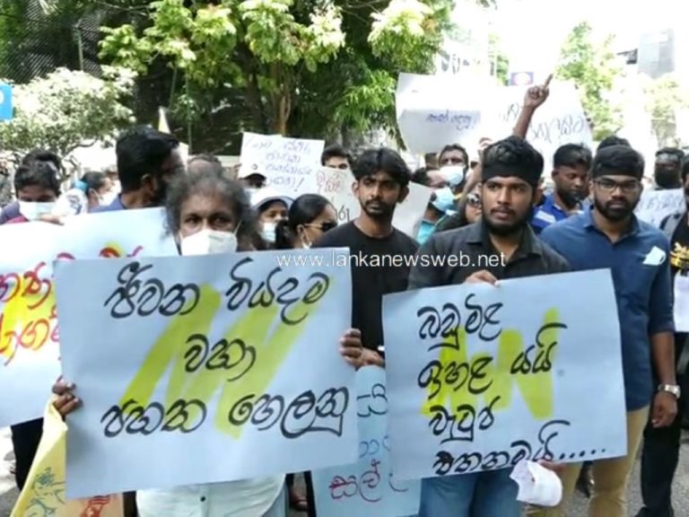 University employees endorse strike action, stage protest (VIDEO)