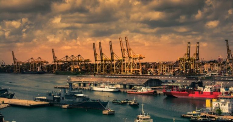 Traffic at  Colombo Port  diverts to Indian ports due to current crisis