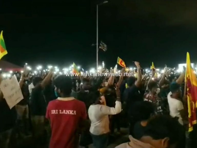 Silent protest at Galleface against shooting at Rambukkana (VIDEO)