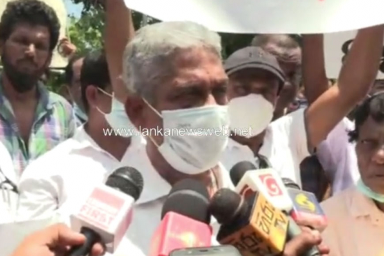Sarath Fonseka says that the government should leave now!