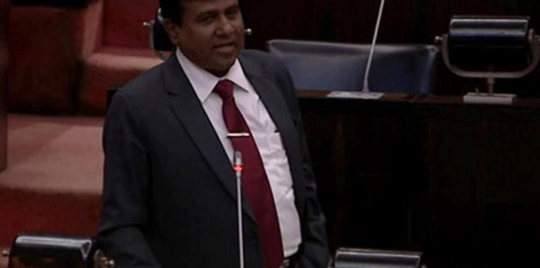 Wijayadasa Rajapaksa hands over the 21A proposal to the Speaker (VIDEO)