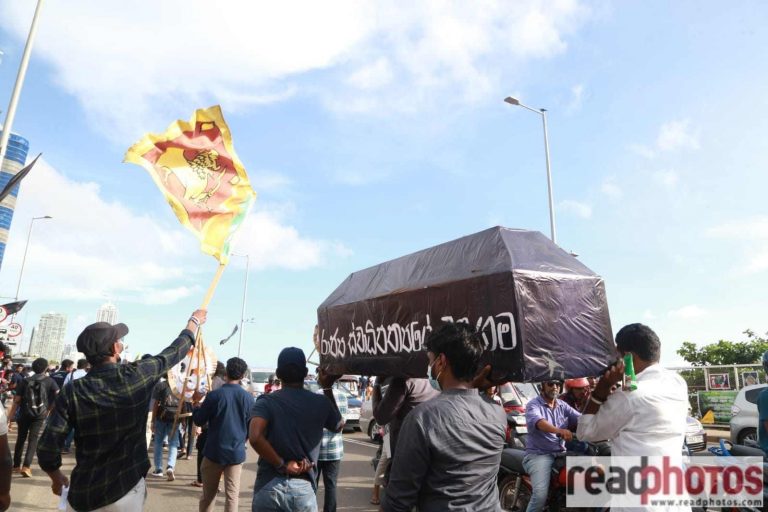 Wayamba University students join protest at Galleface (PHOTOS)