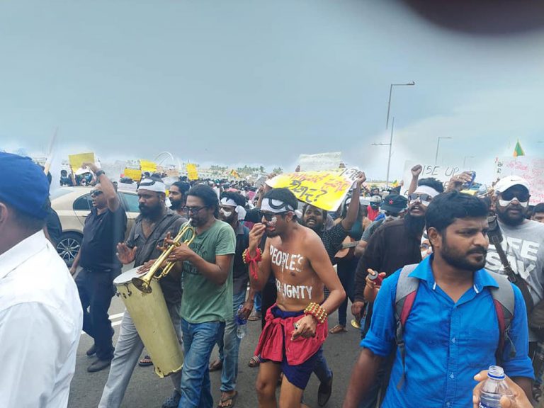 Galle Face overflowed with anti-government protesters (PHOTOS)