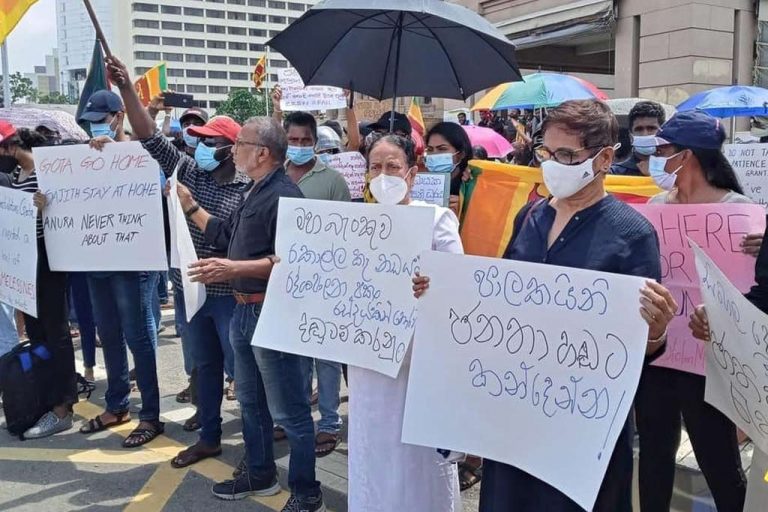 Sri Lankan Nightingale Nanda Malini joins public protest (VIDEO)