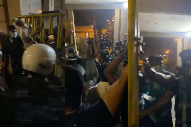People protest at Presidential Secretariat entrance (VIDEO)