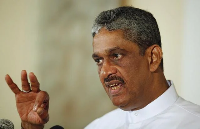 Presidential Candidate Sarath Fonseka casts vote