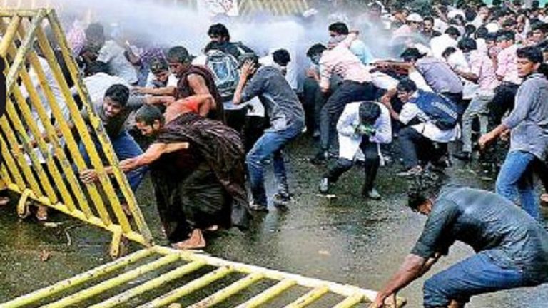 IUSF protest repressed by Police (VIDEO)