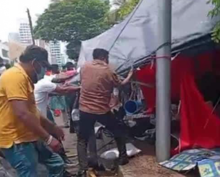 PM’s supporters attack GotaGoGama! (VIDEO)