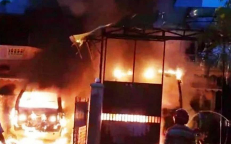 Moratuwa Mayor’s residence set on fire