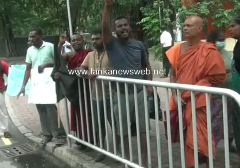 Protests in front of the residence against Prime Minister Ranil (VIDEO)