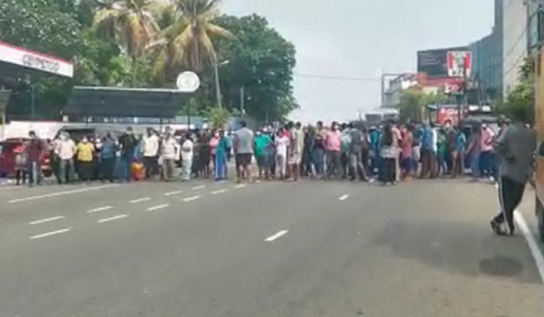 People protests at Navinna Junction demanding for gas