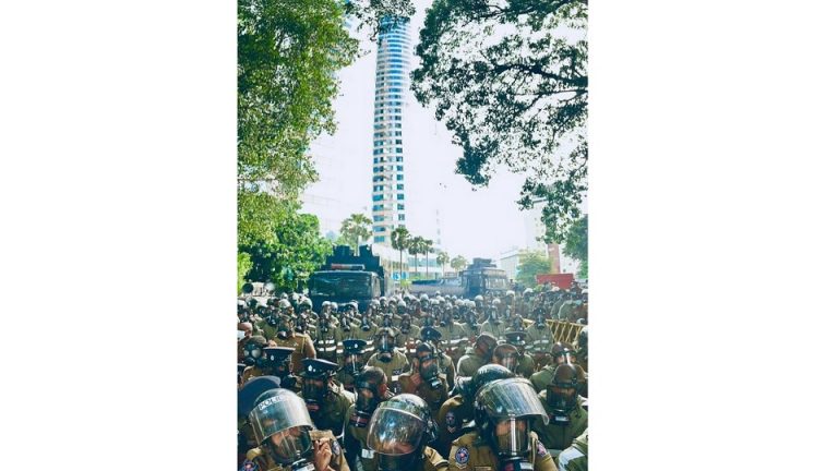 Tense situation near WTC! (VIDEO)