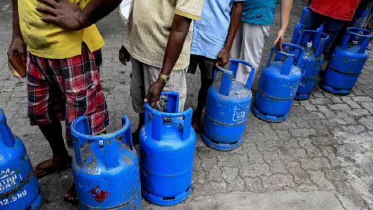 Police nab gas racket in Wellampitiya