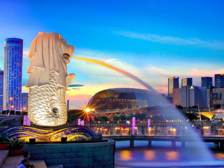 Singaporean PM warns citizens not to travel to SL