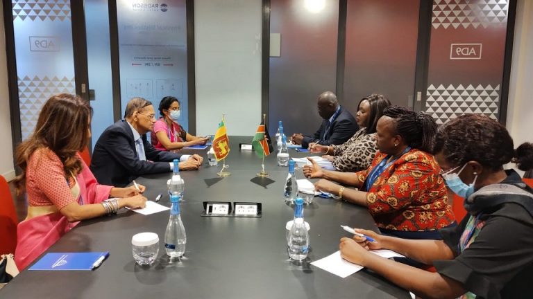 Foreign Minister Peiris holds bilateral talks with Commonwealth Foreign Ministers on the side-lines of CHOGM