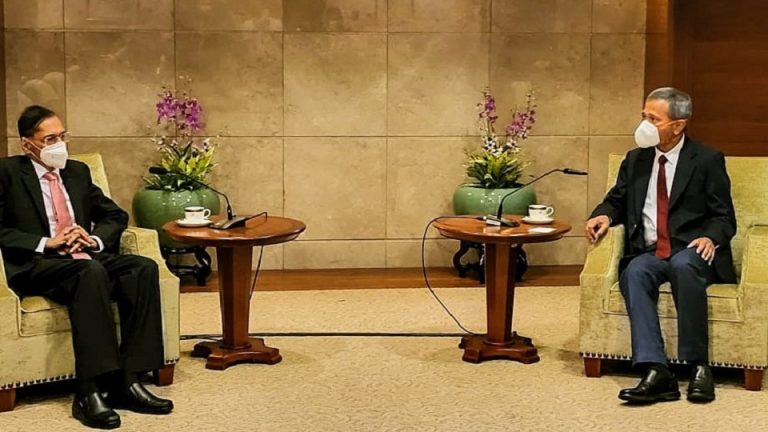 Foreign Minister Peiris in Singapore for Official Visit