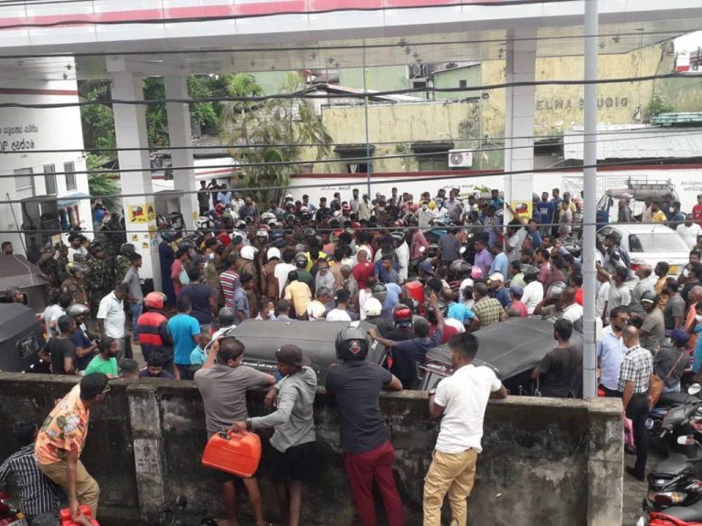 Clash at fuel queue in Vaviniya  – five hospitalised