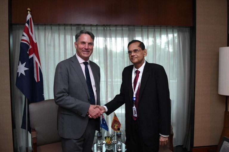 Foreign Minister Peiris meets Australia’s Deputy Prime Minister in Singapore