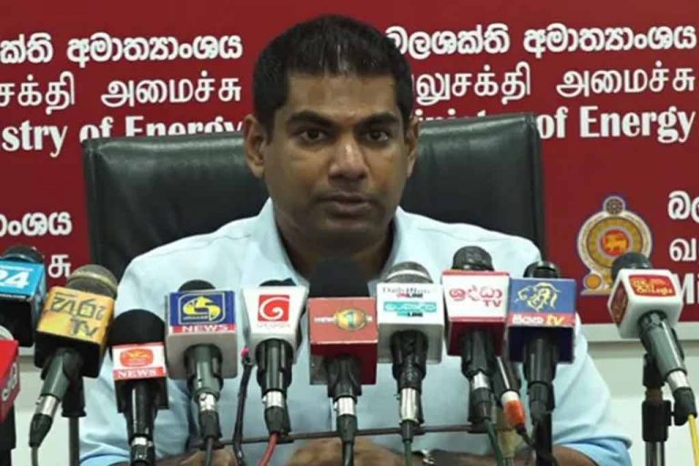 Energy Minister urges people not to queue up for fuel for next three days