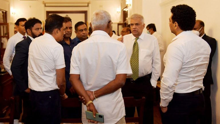 PM meets with owners of media organisations in SL
