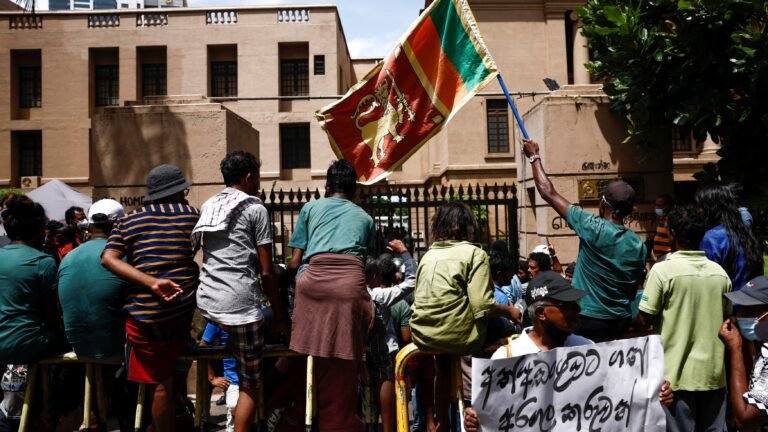 IMF to resume talks on  bailout loan after  the end of political crisis