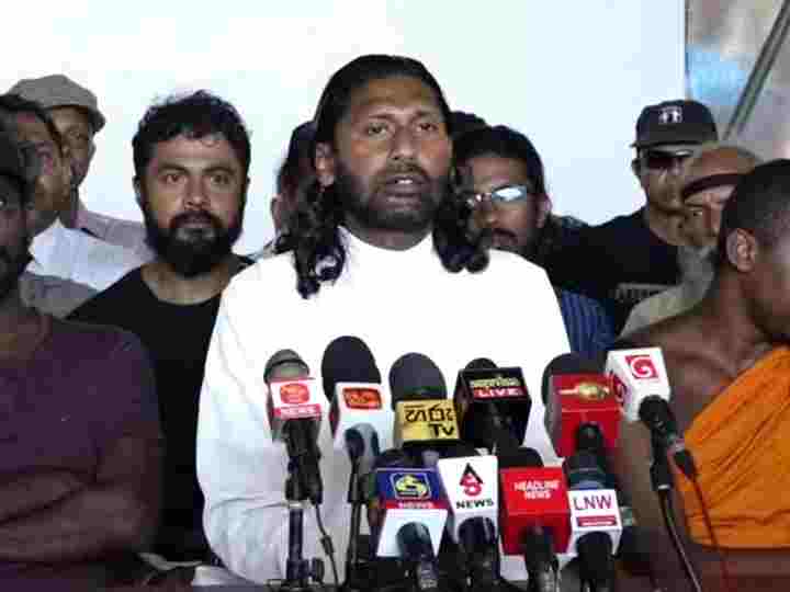 Galleface protesters decided hand over govt buildings (VIDEO)