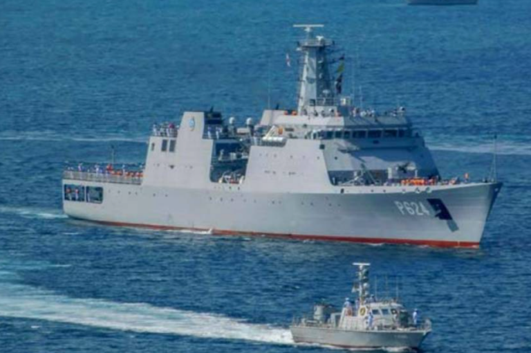 Two ships carrying a ‘group of elites’ left the port of Colombo?