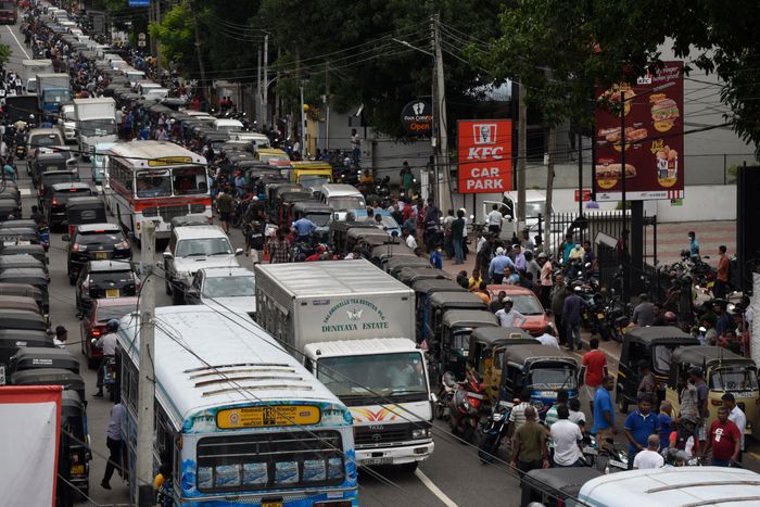 SL economy to contract more than 6% with IMF loan stalled