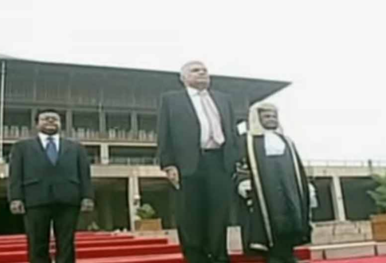 Eighth Executive President arrives at the Parliament