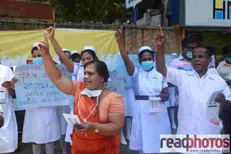 Health workers stage protest (PHOTOS)
