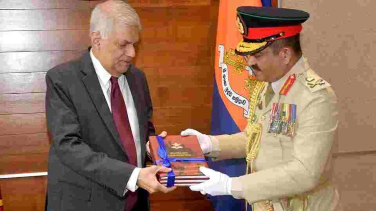 President Wickremesinghe on an official visit to Army HQ in Akuregoda