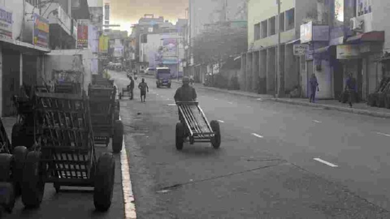 Fitch Warns of High Risk Sri Lanka May Default on Local Bonds