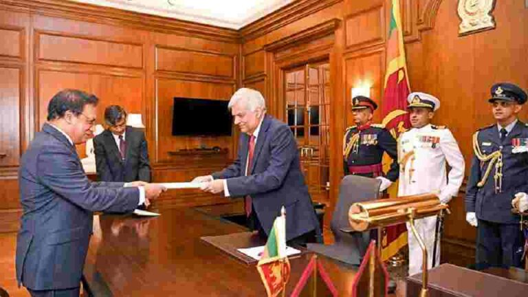 Buwaneka Aluwihare takes oath as the Acting Chief Justice