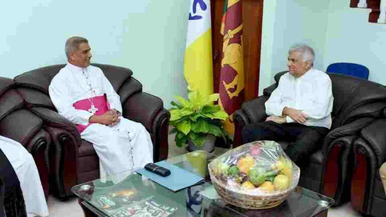 President pays homage to Bishop of Kurunegala