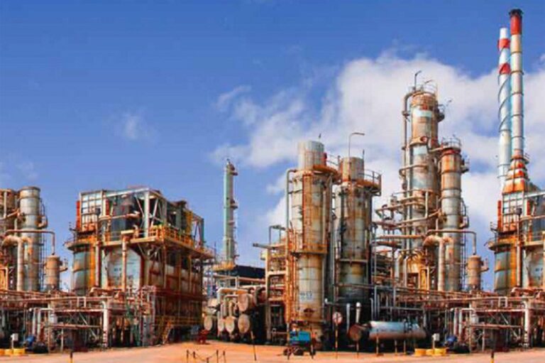 Sri Lanka oil refinery faces risk of break down due to its intermittent closure