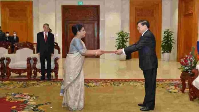 Ambassador Colonne presents Letters of Credence to President Sisoulith of the Lao People's Democratic Republic at Vientiane