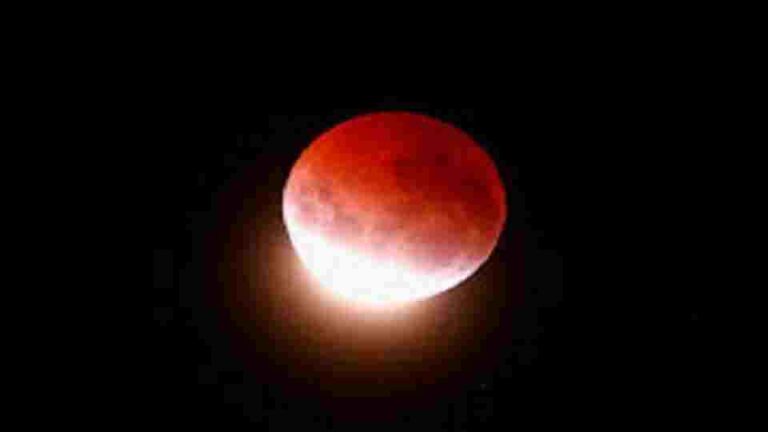 Beaver Blood Moon lunar eclipse on November 8th at moonrise