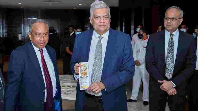 First ticket of ‘Mahajana Sampatha’ 5,000th lottery draw presented to President!